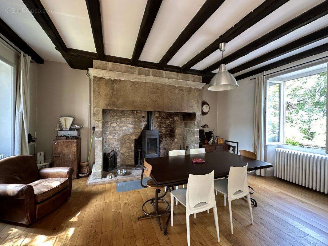 Maison à LA CHAPELLE-AUX-SAINTS