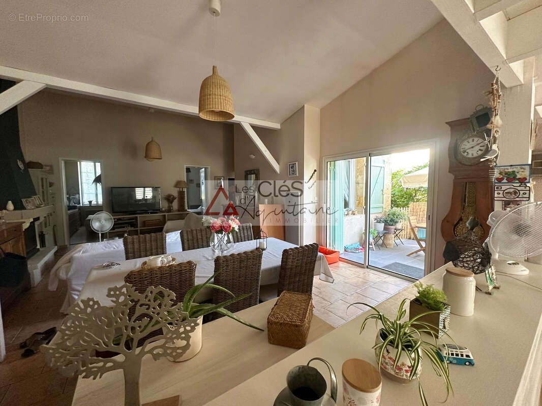 Maison en pierre de caractère   148 m2   Piscine   Jardin   Lestiac sur Garonne - photo 4