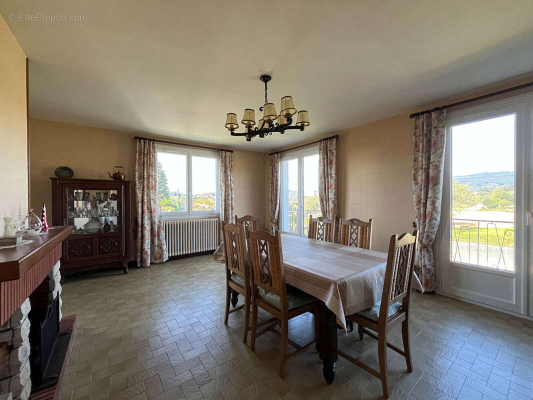 Maison à LA JONCHERE-SAINT-MAURICE