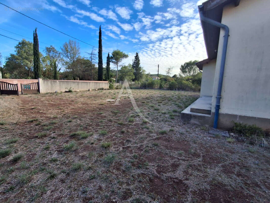 La Tour sur Orb Villa de plain pied avec garage et terrain d'environ 1200m² - photo 13