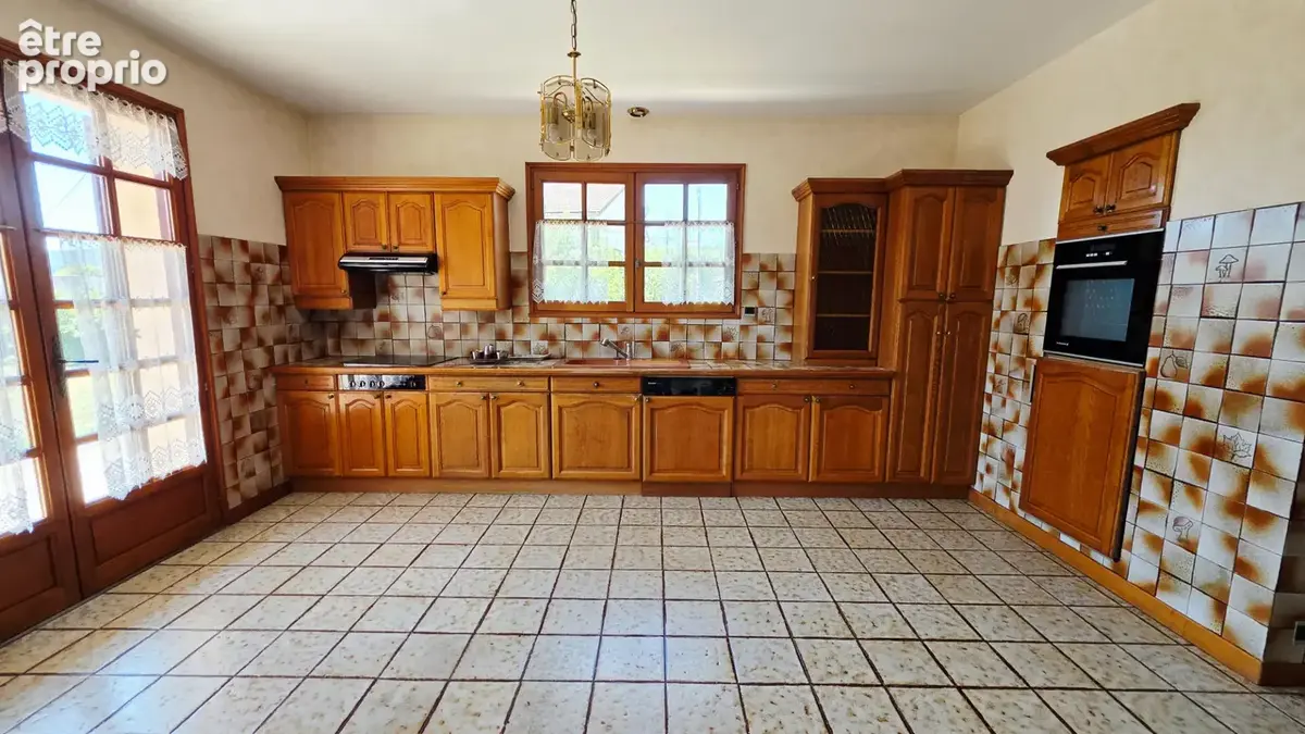 Villa Oyonnax 6 pièce(s) 259.5 m2 - photo 4
