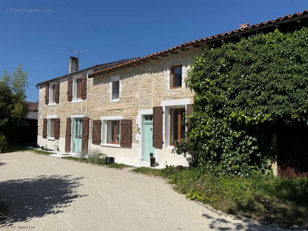 Maison à RUFFEC