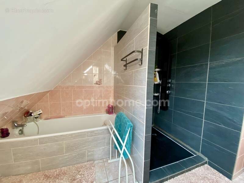 Maison à MONTEREAU-FAULT-YONNE