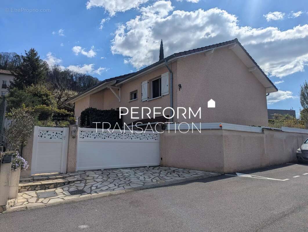 Maison à SAINT-QUENTIN-SUR-ISERE