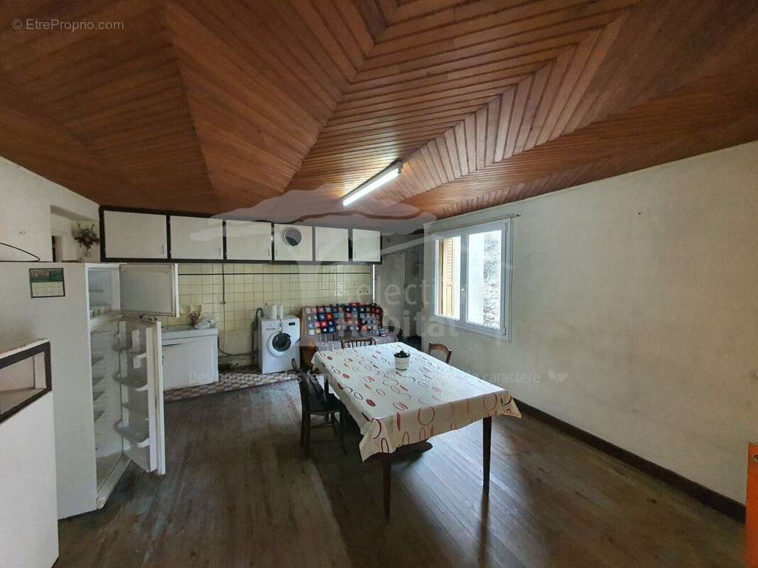 Pradinas- maison de village avec terrain et dependances - photo 7