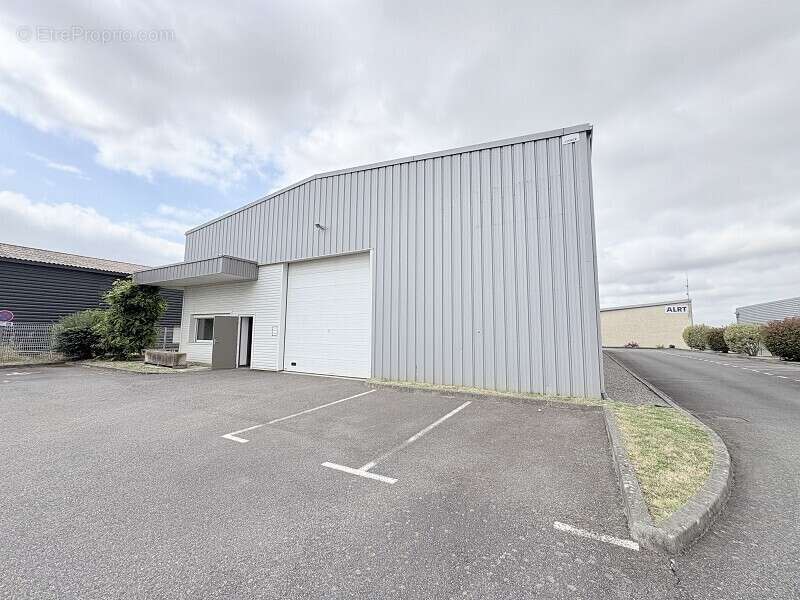 Commerce 940 m² à Plaisance-Du-Touch  - photo 13