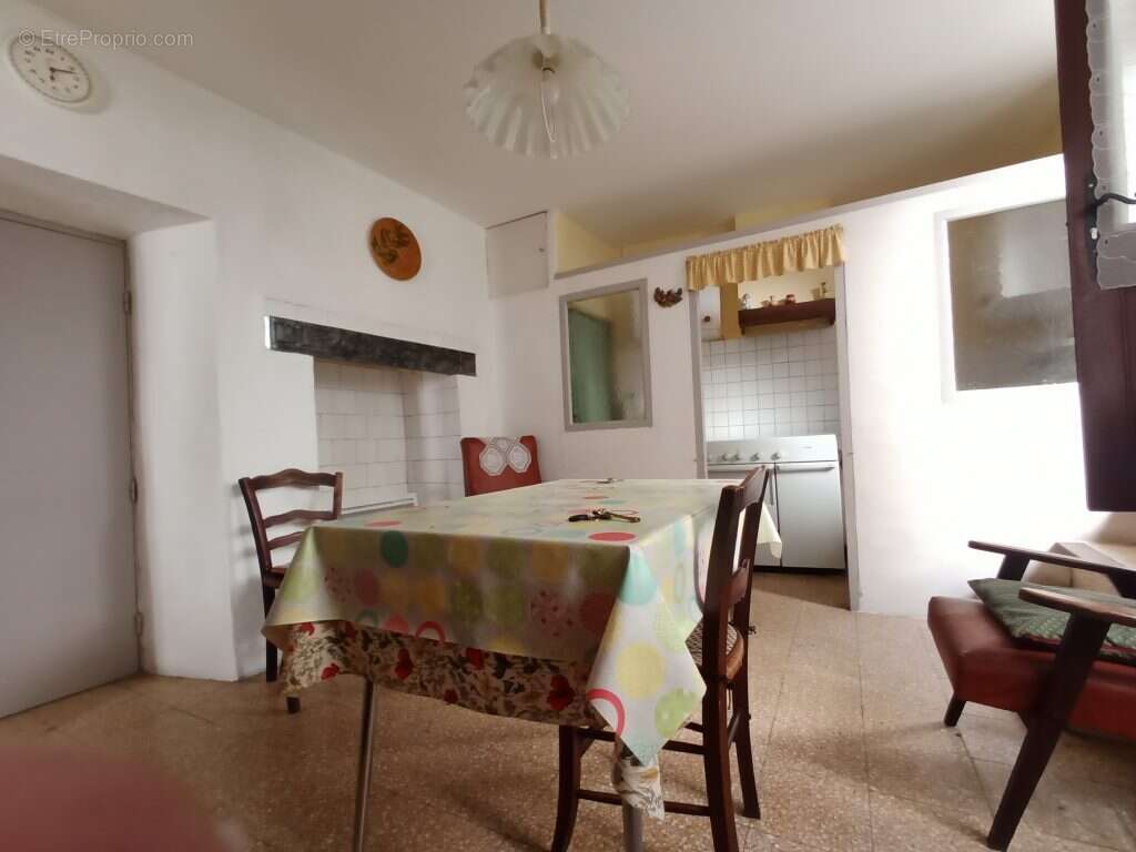 Sous compromis – maison de plain-pied avec cour, saint-pons-de-thomières (34220) - photo 4