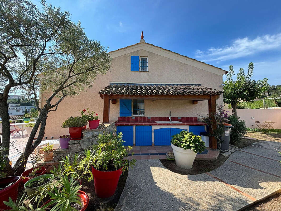 Maison à LES ISSAMBRES