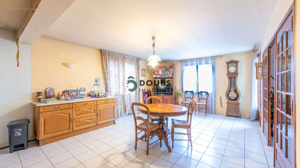 Maison à GUYANS-VENNES