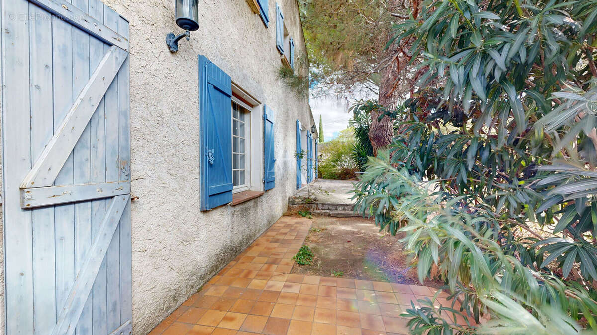 Maison à MOUSSAN