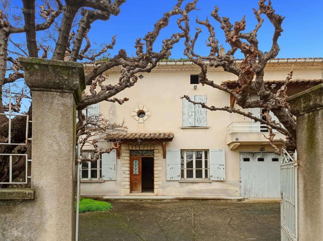 Maison à LAUDUN-L'ARDOISE