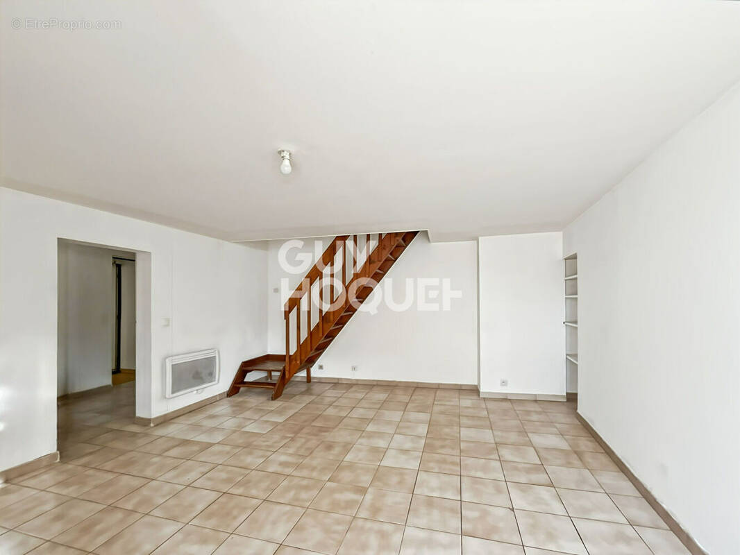 Appartement à FONTENAY-TRESIGNY