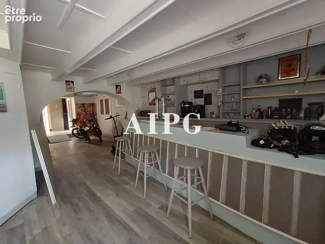 Bon repos sur Blavet, bâtisse de 6 logements et 1 commerce, à vendre - photo 7