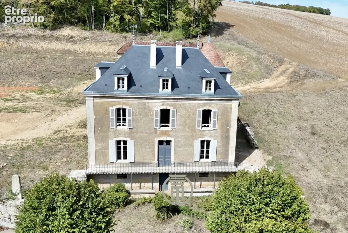 Propriété rare avec maison de maître, corps de fermé loué, tourelle et de nombreuses dépendances - photo 46
