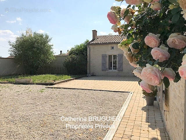 Belle charentaise rénovée - 198 m² -  6 chambres- Marais Poitevin - photo 5