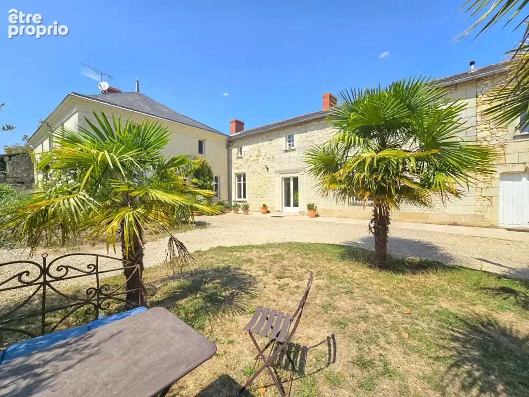 Maison de caractère à vendre à Vaudelnay avec piscine, dépendances et caves troglodytes - photo 18