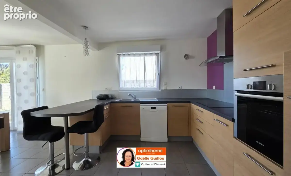 PLOUESCAT : Maison plain pied de 98m² - Plein centre - 2/3 chambres + Garage - Jardin - photo 7