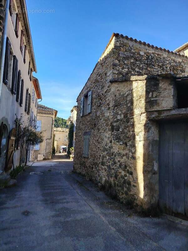 Maison à REVEST-DES-BROUSSES