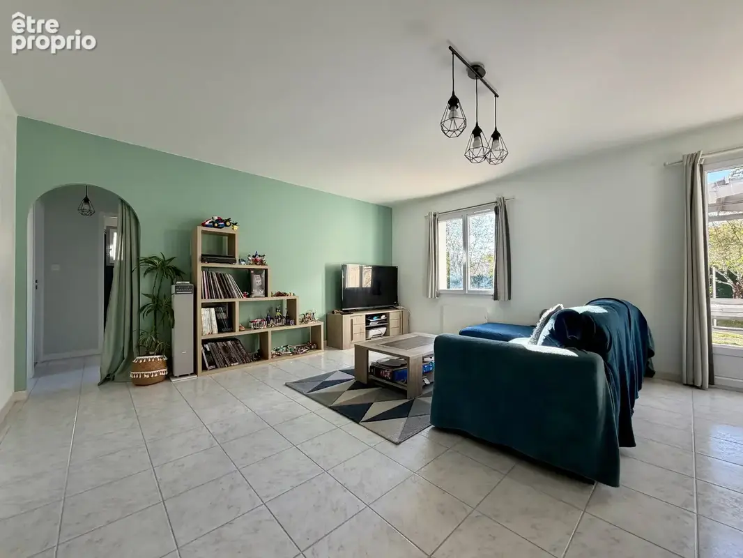 AIZENAY, proche centre, maison de plain-pied, 3 chambres sur 576 m2 de terrain - photo 3