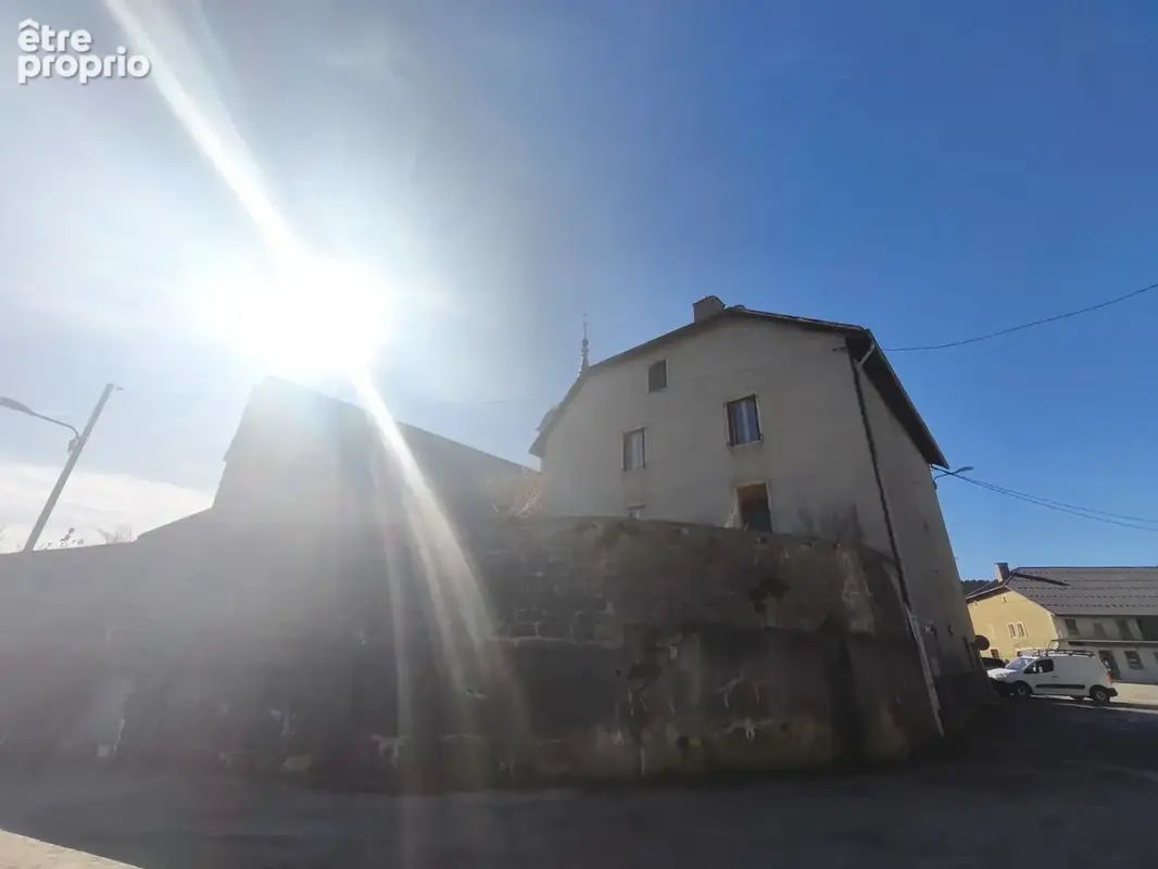 immeuble avec 2 appartements avec garage et terrain - photo 2