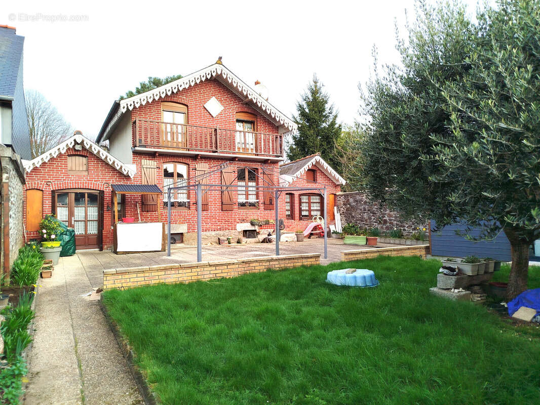 Maison à FOUGERES
