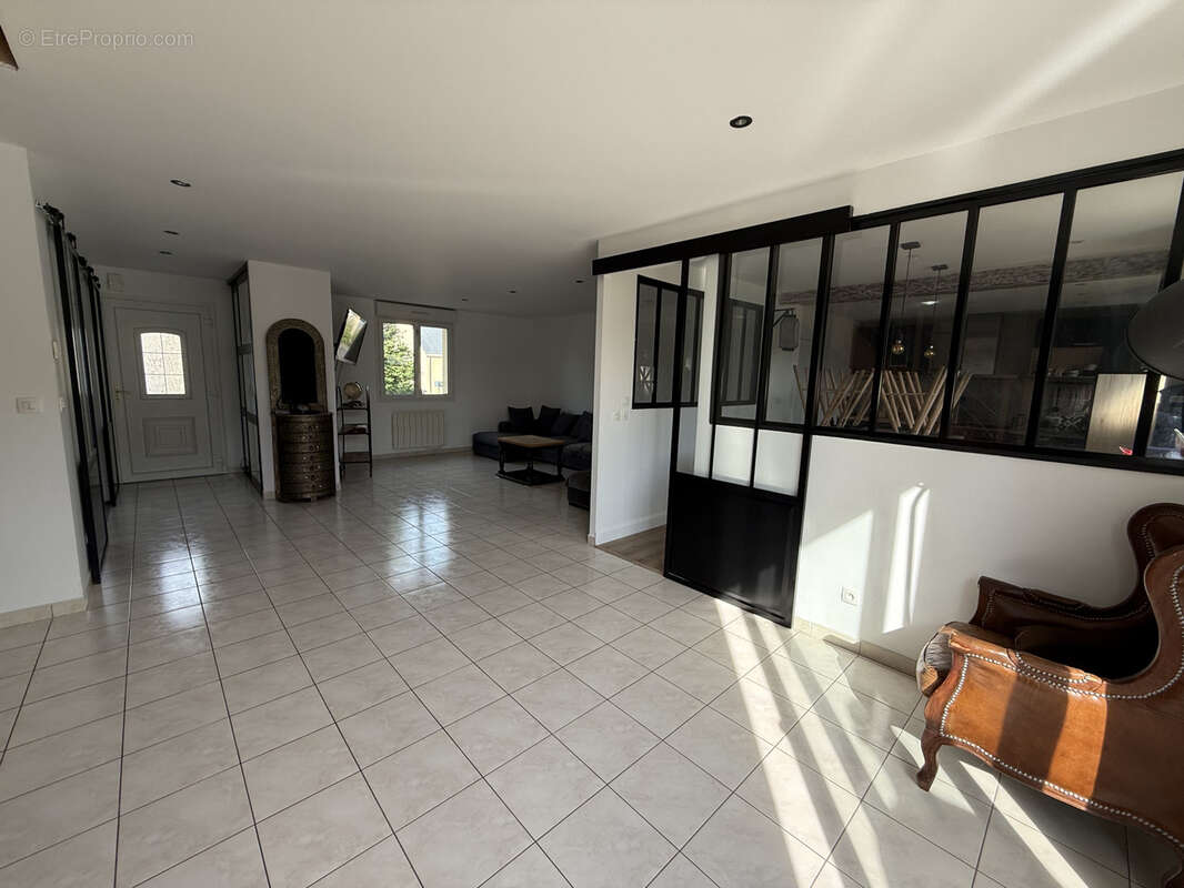 Maison à MONCE-EN-BELIN