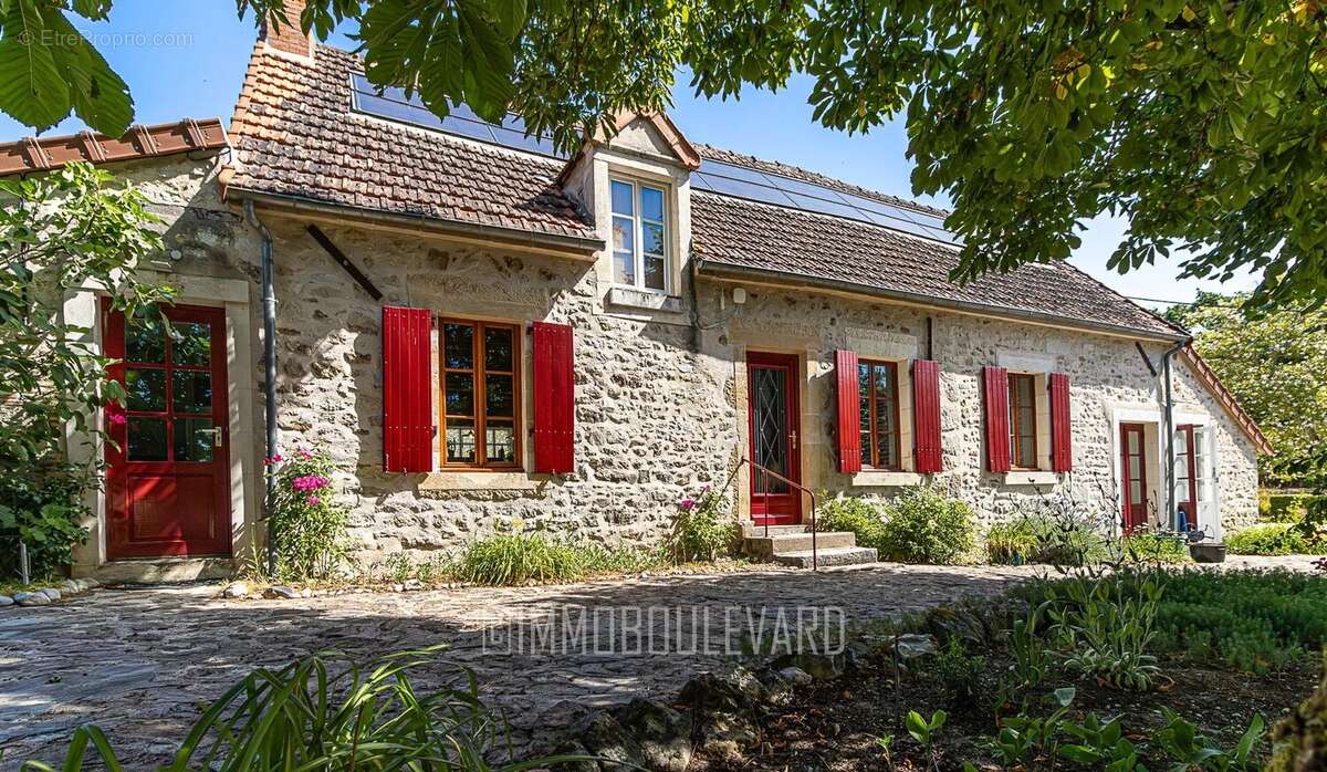 Maison à VICQ-EXEMPLET