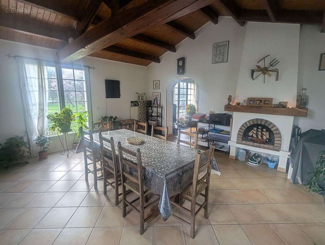 Maison à LE PERRIER