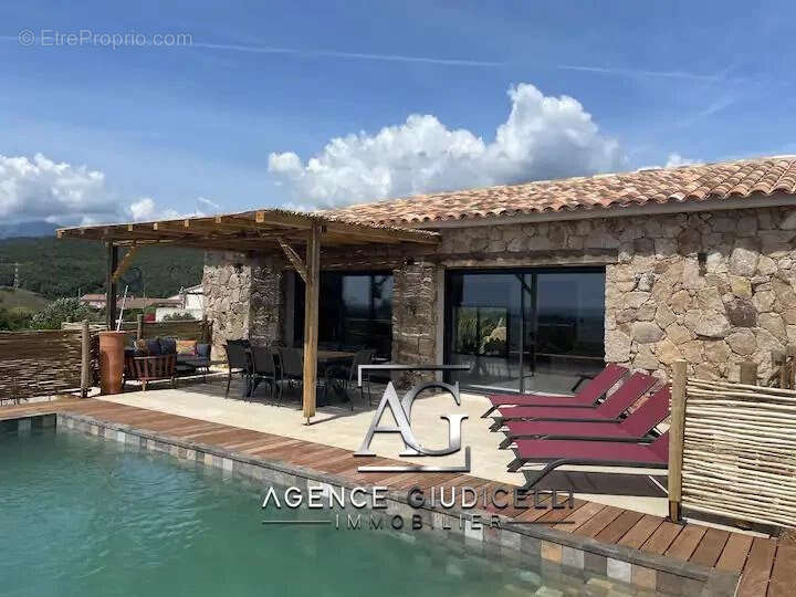 Domaine exceptionnel composé de 3 bergeries avec vue mer - photo 7