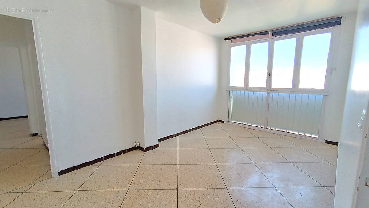 Appartement à MARSEILLE-3E