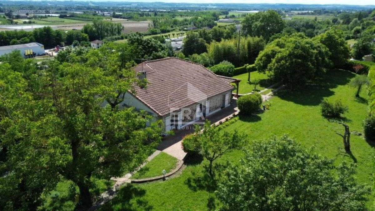 Maison à PORT-SAINTE-MARIE