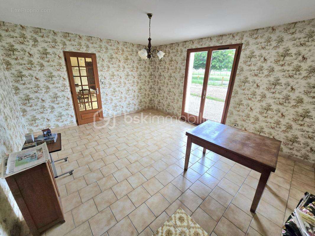 Pavillon 2 chambres (possibilite 3) sur un terrain constructible de 3 237 m2 !!! - photo 7