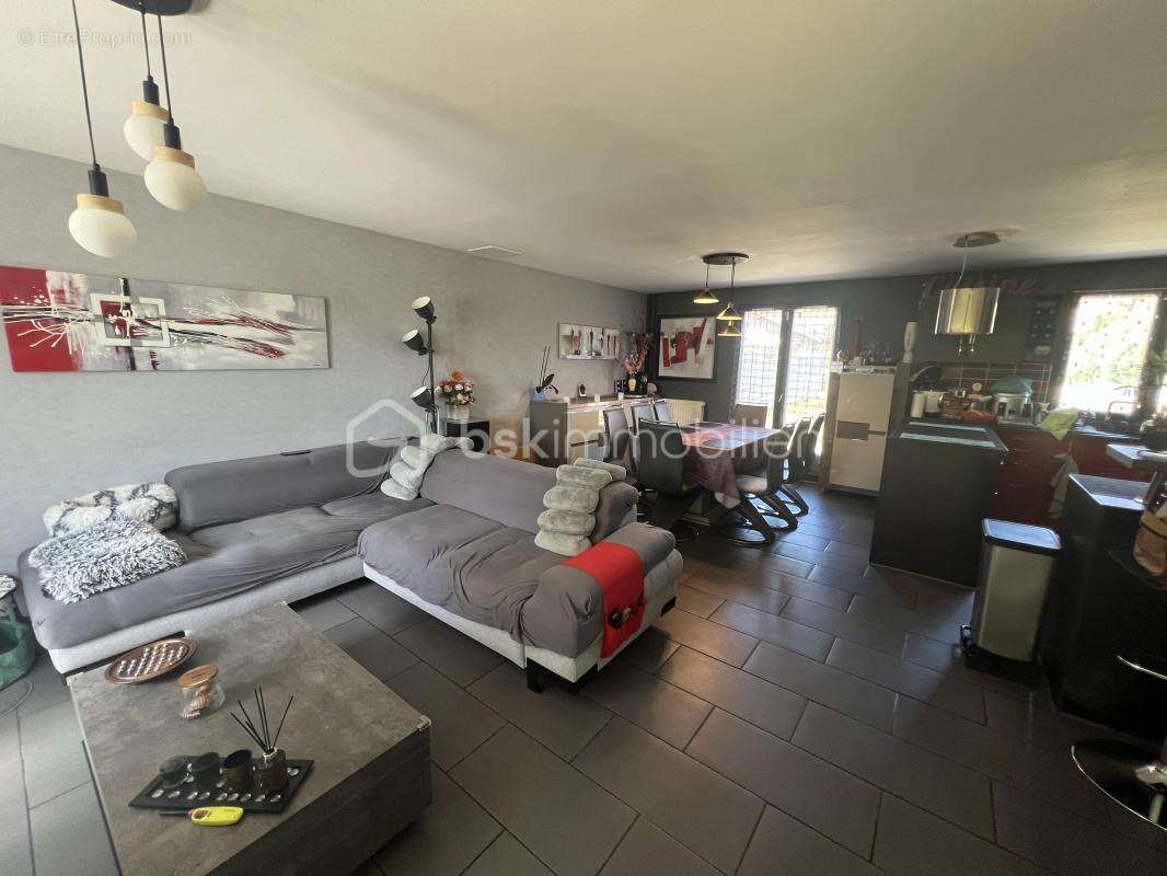 Maison à ISSOU