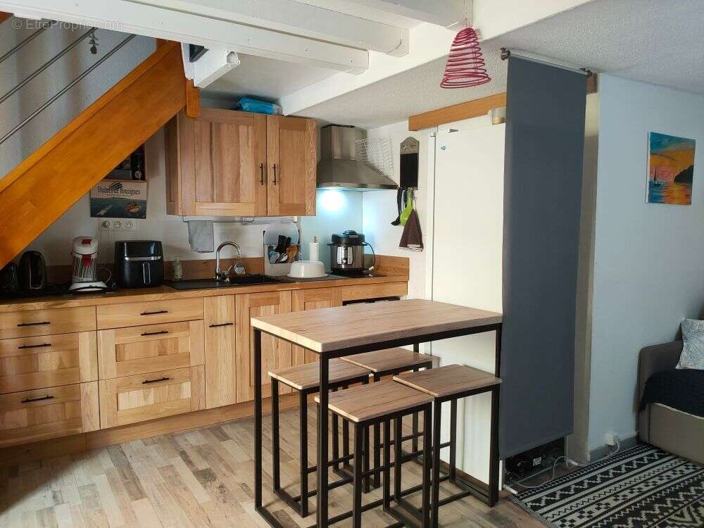 Grau d'agde - maison renovée et meublée - t2 + mezzanine en rez-de-jardin terrasse - 2 pièces - chambre cabine- stationnement mo - photo 7