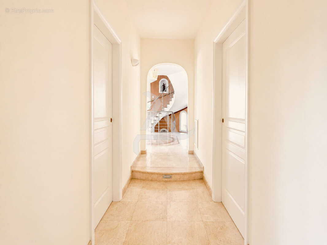 Dans le domaine très exclusif de « marina di fiori » à porto-vecchio villa d’exeption de 354m2 - photo 32
