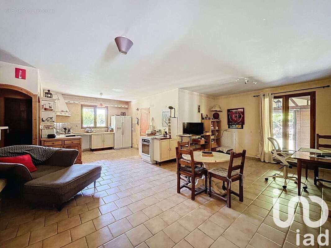 Photo 2 - Maison à MENESPLET