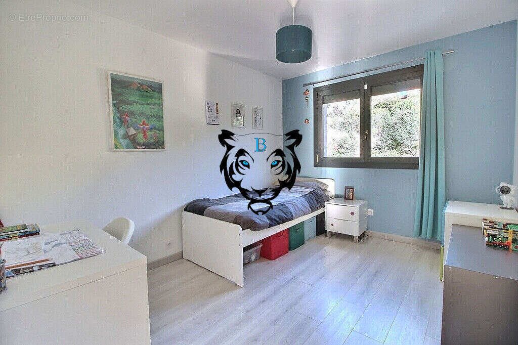 Maison à ROQUEBRUNE-SUR-ARGENS