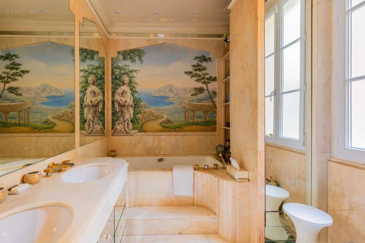 Appartement à PARIS-17E