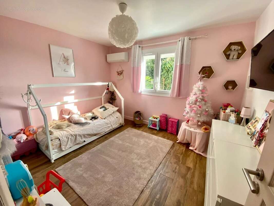 Appartement à SAINT-LAURENT-DU-VAR