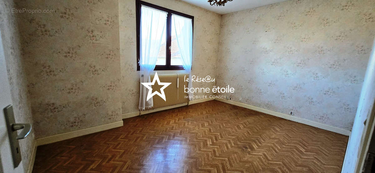 Maison à BOURDONS-SUR-ROGNON