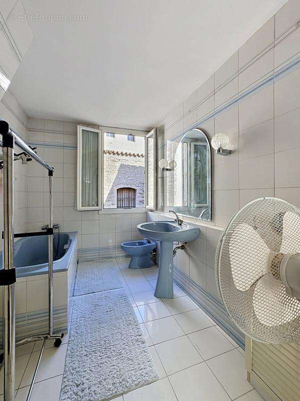 Avignon Intra-muros Duplex 157m² - 6 pièces - garage - photo 4