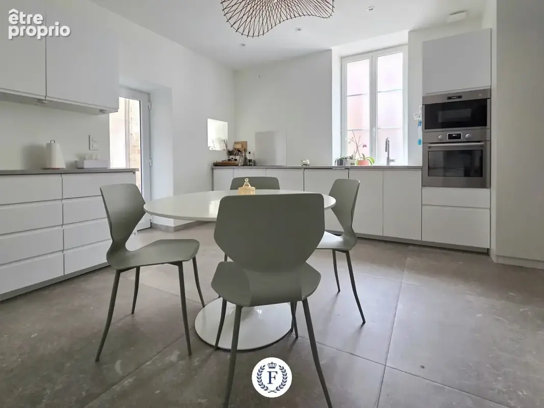 1 heure de Lyon BEAUJOLAIS : Maison de village 5 chambres avec dépendance, avec toutes les commodités - photo 3