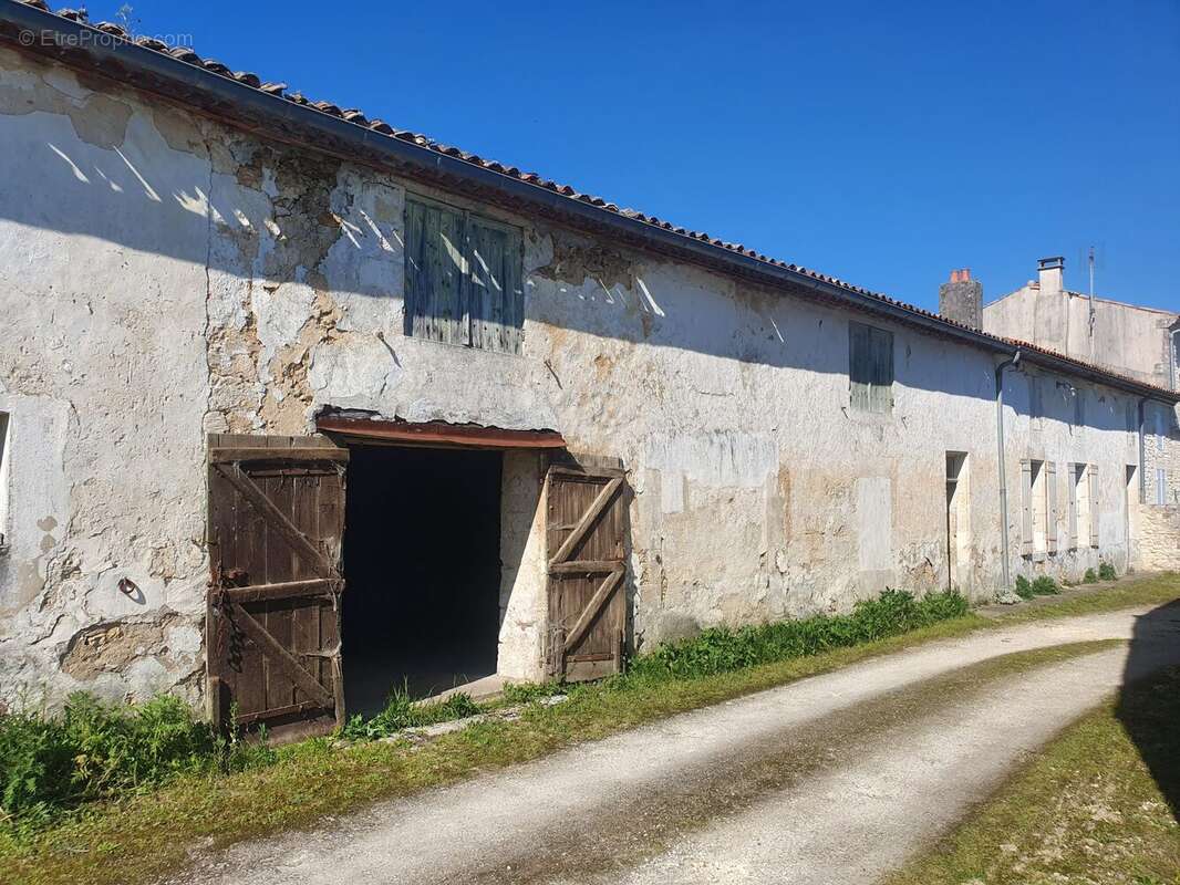 Maison à SAINT-ROMAIN-DE-BENET