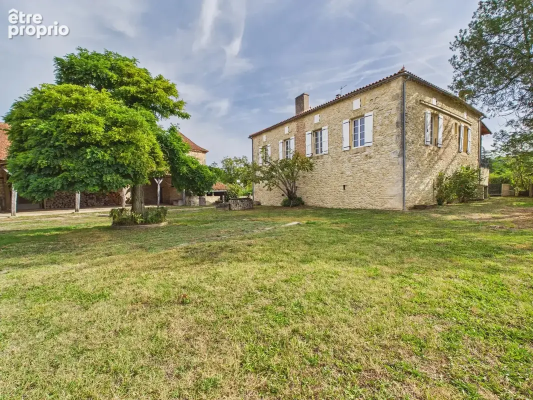 Belle maison en pierre pleine de caractère avec nombreuses dépendances près de Puy l'Evêque, dans le Lot - photo 16