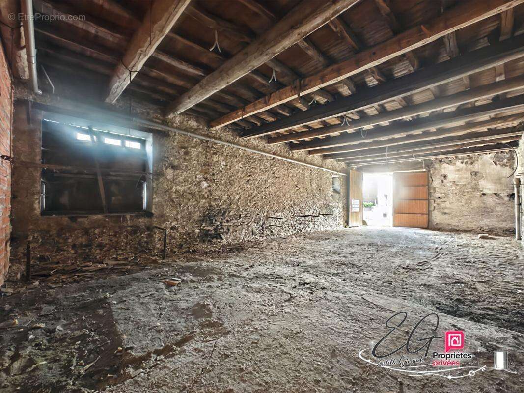 Garage - atelier de 132 m² - accès camping-car, camion ou utilitaire - photo 7