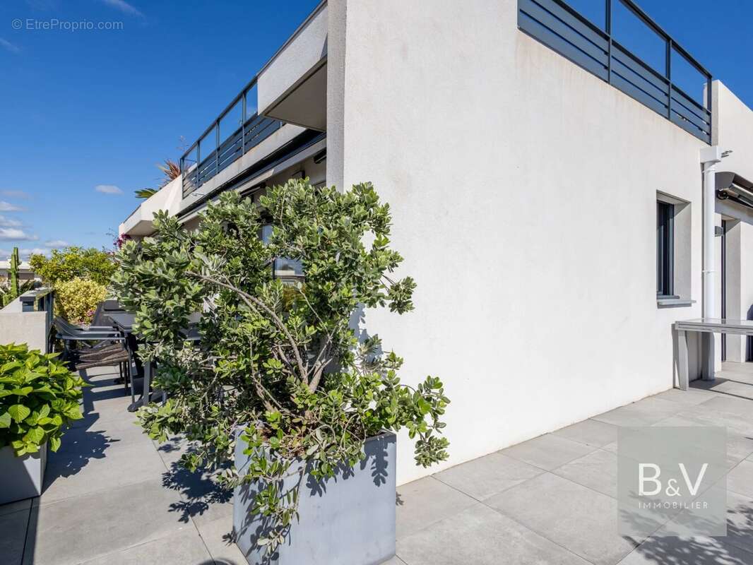 Appartement à SAINT-LAURENT-DU-VAR