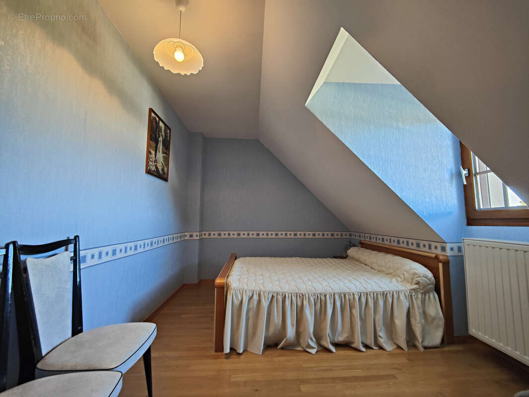 Maison à LAROCHE-SAINT-CYDROINE