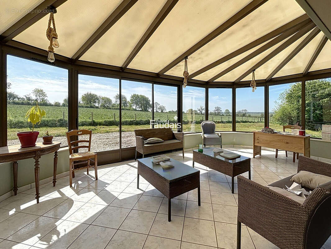Maison 273 m² à Sainte-Mere-Eglise  - photo 2