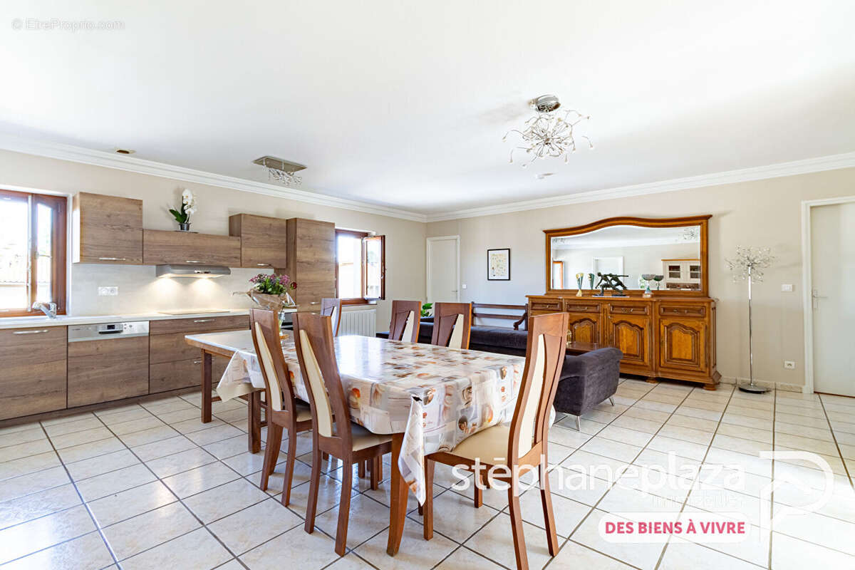 Appartement à SAINT-GEORGES-DE-RENEINS