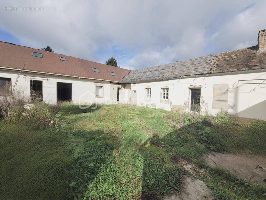 Maison à VILLETHIERRY